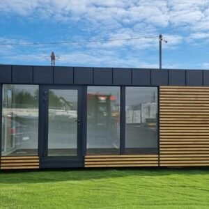 Módulo de Escritório Pré-Fabricado Envidraçado de 21 m²
