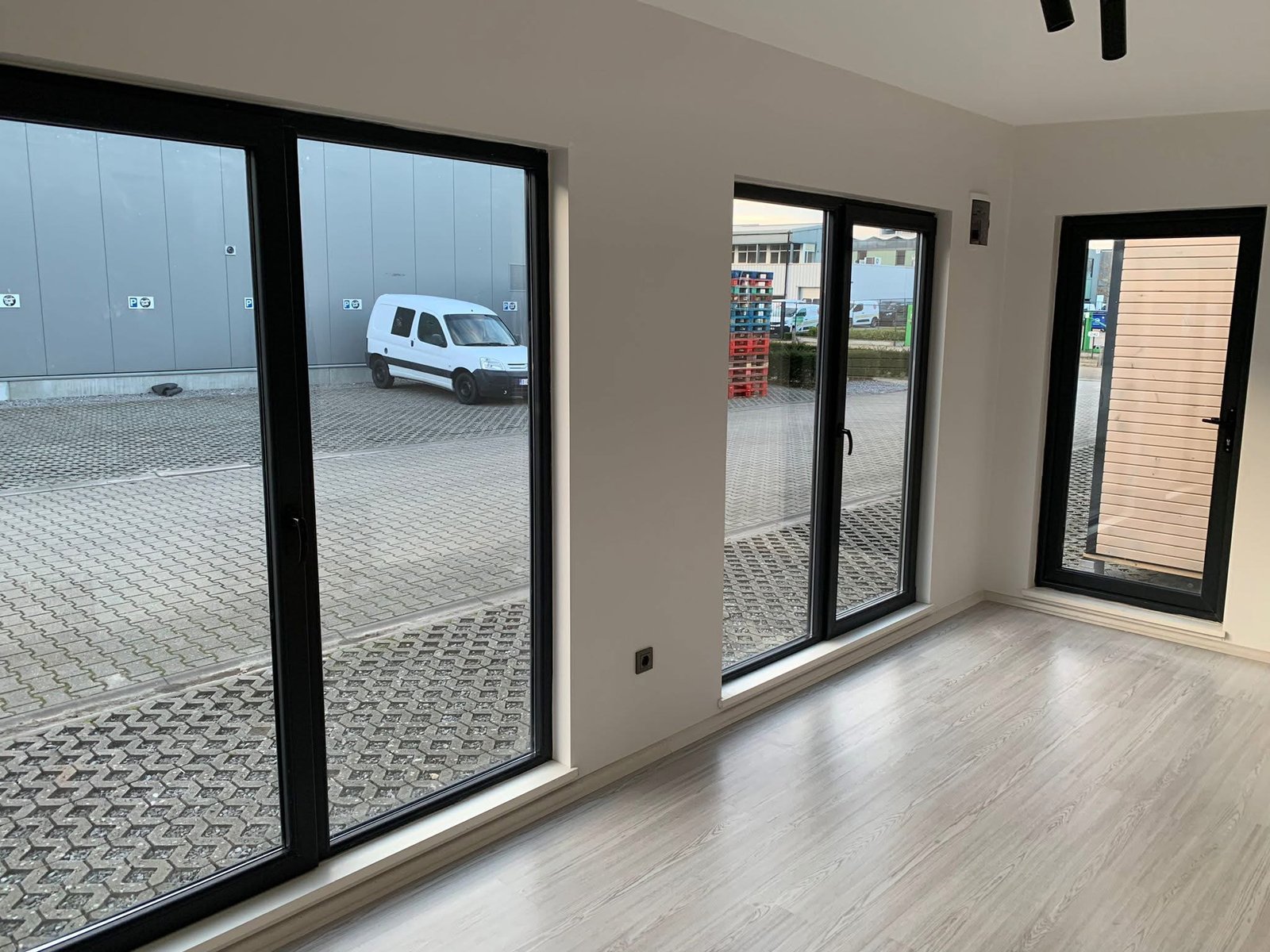 Pavilhão Modular Equipado com Todo o Conforto de 15 m²